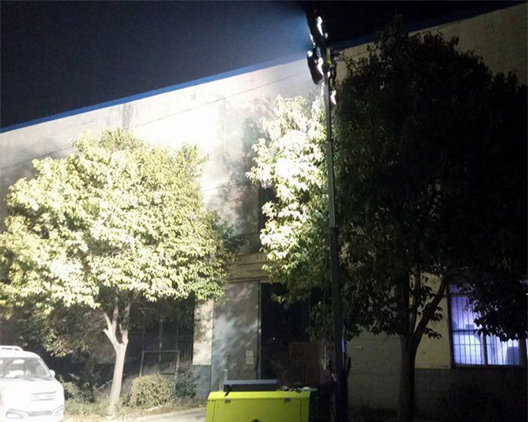 奔馬移動(dòng)照明車(chē)保障客戶夜間施工